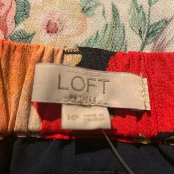 🌟HP NWT Loft Women’s Flower Pattern Skirt Size Medium Petite Buttons and Pockets - Picture 11 of 12
